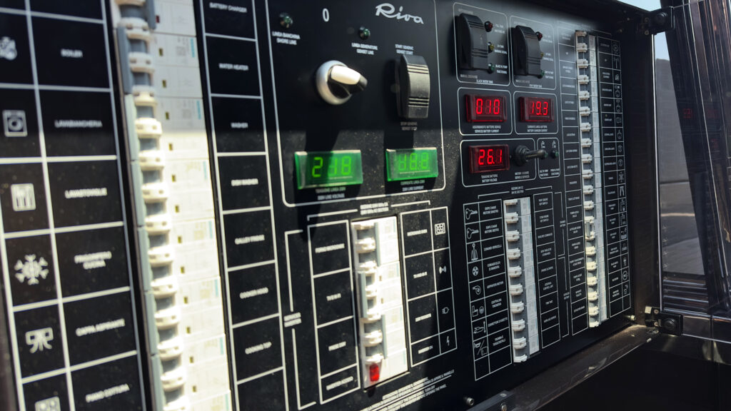 Yachts systems inspection and maintenance